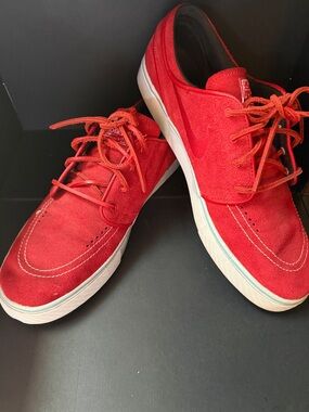Stefan Janoski Nike SB  Men's Red Suede Casual Lace-Up Sneakers Brand New